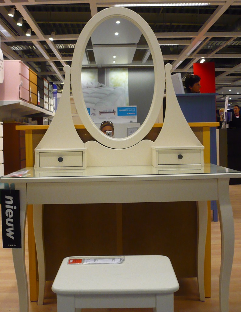 make up table